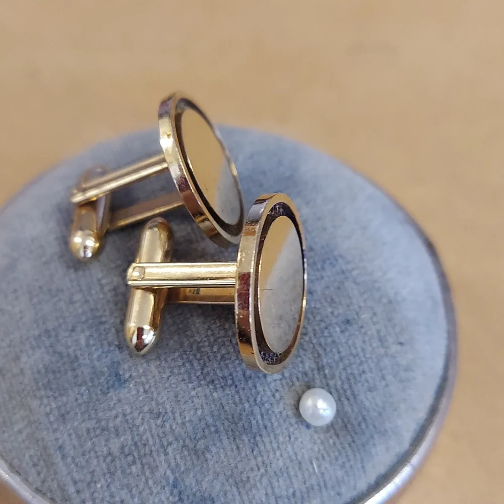 Vintage each cufflink